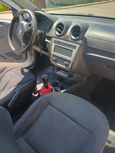 Volkswagen Saveiro 1.6 Cab. Simples Total Flex 2p