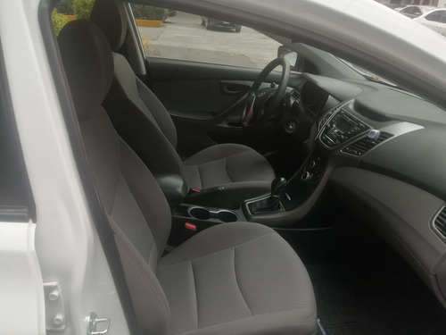 Imagen 7 de 11 de Hyundai Elantra 2016 1.8 Gls At