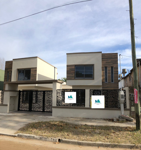 Venta Duplex En Santa Teresita, Al Frente, A Estrenar,  Inmejorable Ubicación, Calle 5 Nro 1723, La Costa