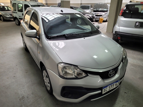 Imagen 3 de 18 de Toyota Etios 2017 1.5 X Famaautos