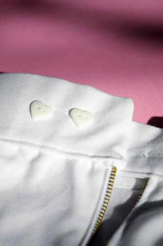 Falda Blanca Mini Con Apertura En Pierna Ajuste En Cintura