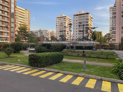 Departamento En Venta De 4 Dorm.2 Estacs. Bd. En Las Condes