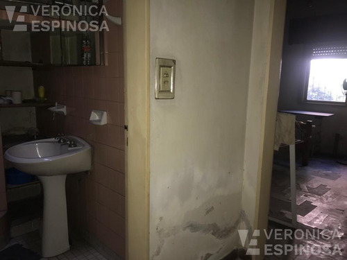 Casa De Tres Ambientes En Venta. Morón. Sobre Lote Propio De 10x30 -
