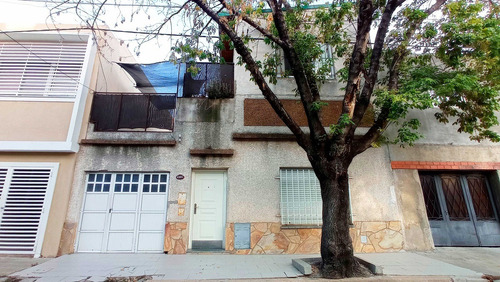 Casa Mas Departamento En Barrio Azcuenaga, Gran Potencial