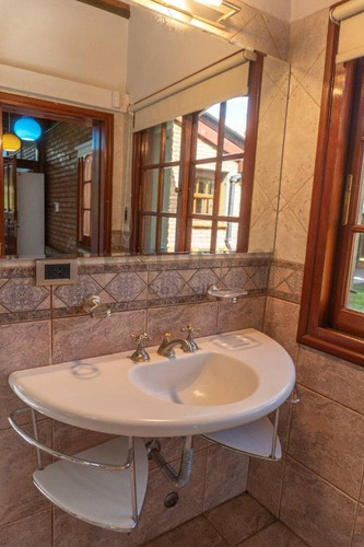 Imagen 28 de 30 de Imponente Casa Quinta Con Amplio Terreno, Pileta, Sauna Y Jacuzzi