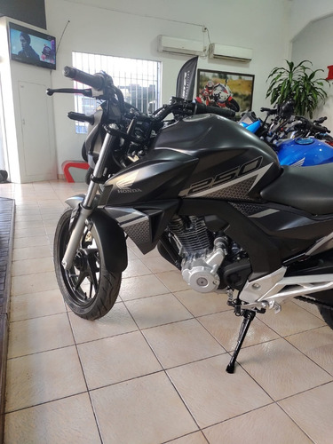Imagen 9 de 15 de Honda Cb 250 Twister 2023 Nuevos Colores 0km Moto Delta Tigr
