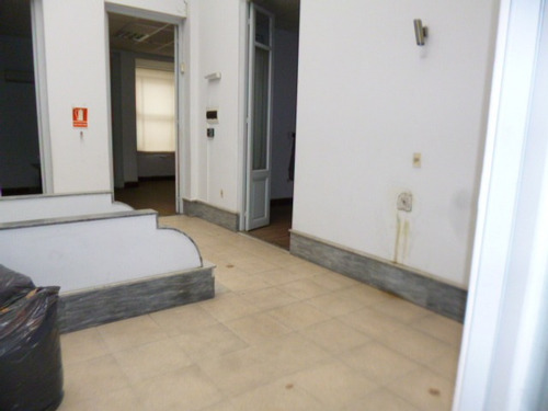 Imagen 12 de 14 de Importante Edificio Local En Pb Y Casa En Planta Alta