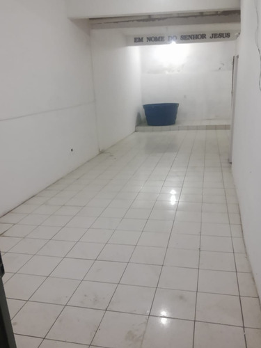 Imagem 3 de 5 de Aluga-se Salão De 48m² Em Carapicuíba.