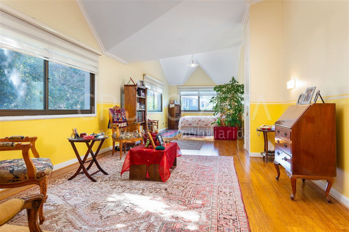Casa En Arriendo De 7 Dorm. En Las Condes