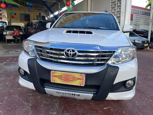 Toyota Hilux SW4 3.0 TDI 4x4 SRV 7L