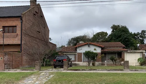 Casa A Remodelar En Exelente Lote 760m2 Sobre Av Alem Al 3000 Castelar Norte - Apto Emprendimientos