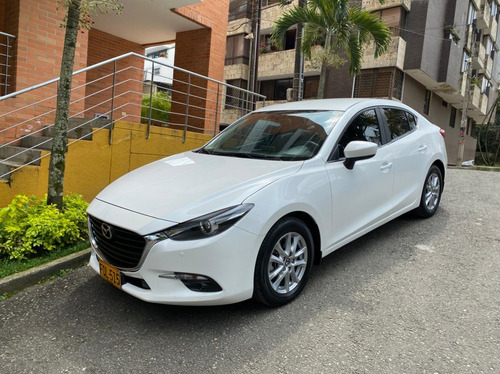 Mazda 3 2019 Touring Mecánico 15mil Kms