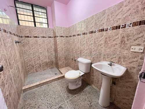 Se Vende Conservado Apartamento Maracay Zona Centro 24-9986 Al