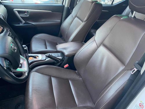 Imagen 12 de 16 de Toyota Sw4 2019 2.8 Srx 177cv 4x4 7as At