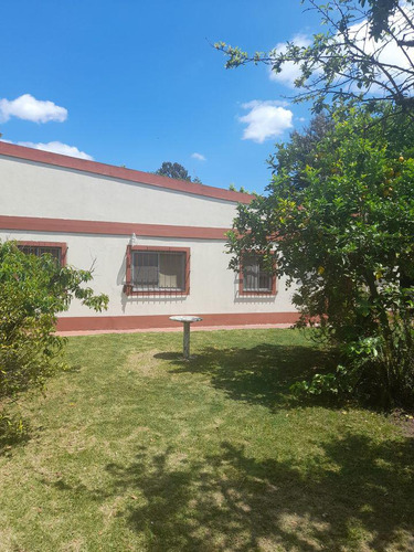 Casa En Venta - 3 Dormitorios 2 Baños - Cochera - 1.492mts2 - Paso Del Rey, Moreno