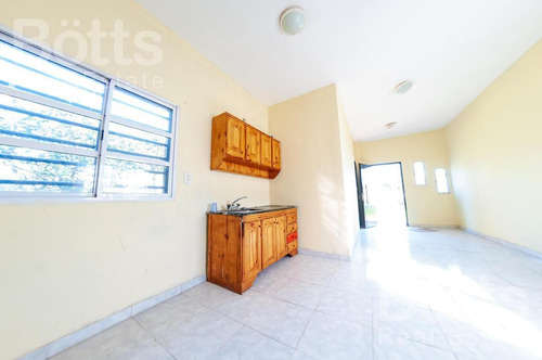 Imagen 2 de 11 de Venta De Monoambiente Divisible Con Sector De Quincho Y Parrilla En Amplio Lote En Trujui - Moreno