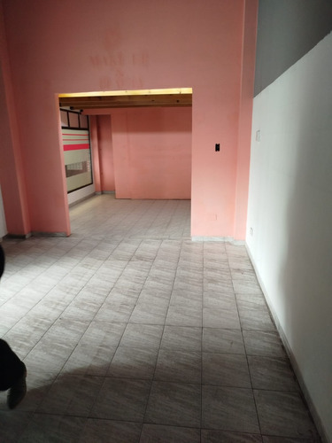 Alquiler De Dos Locales Juntos De 32m2 En Excelente Ubicacion - Entrada A La Galería - Ajuste Triamestral Por Icl Trimestralmente.