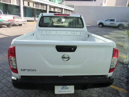 Imagen 5 de 11 de Nissan Np300 2018 2.5 Doble Cabina S Pack Seg Mt