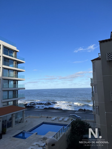 Departamento En Peninsula En Venta De Dos Dormitorios. Punta Del Este