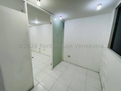 Oficina Comercial En La Iconica Y Prestigiosa Torre Sindoni De Maracay 24-24034 Irrr