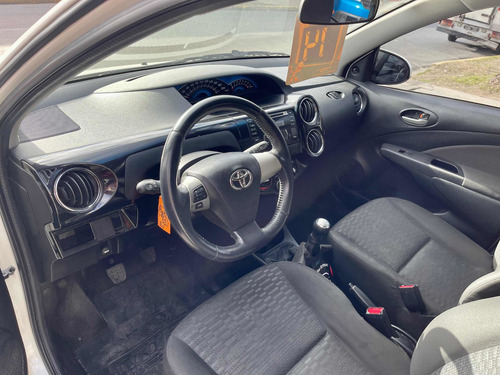 Imagen 6 de 20 de Toyota Etios 2014 1.5 Xls