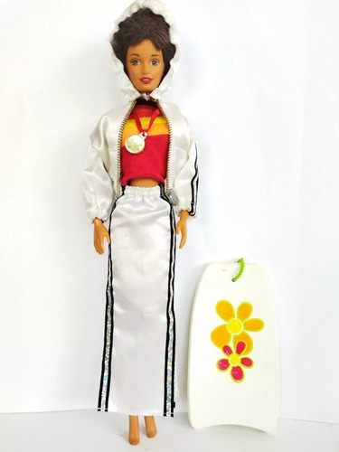 Barbie Bouquet Retro Falda Sport Chamarra Gorro Medalla 2003 (Usado)