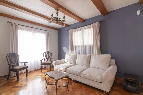 Hermosa Casa Colonial / Sector Residencial De Ñuñoa