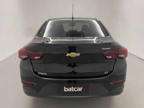Chevrolet Onix plus Onix