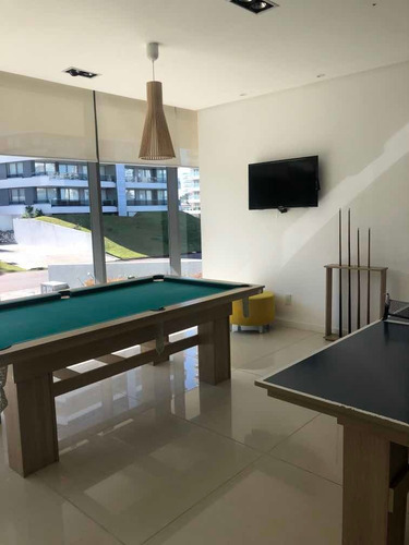 Apartamento Piso Alto Ed. Chronos Punta Del Este - En Venta