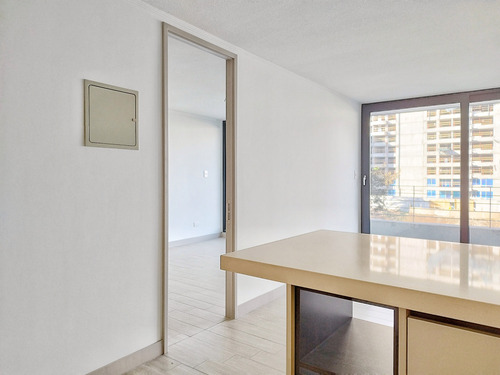 Edificio Av. Irarrázaval (1 Est. 1 Bod.) Vista Oriente Pis