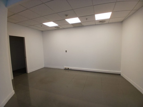 Excelente Local De 148m2 Con Una Exposición Única