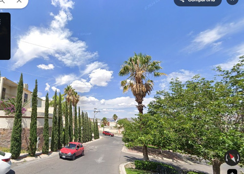 Casa En Fraccionamiento Ubicada En Colonia Paseo De Chihuahua, Con 3 Recamaras Y 199m2, A Solo Unos Minutos De Plaza Comercial Paseo Basarí.