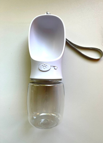 Imagen 4 de 5 de Bebedero Para Perros / Gatos Portátil Con Succión De Agua