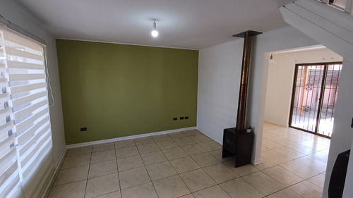Casa En Barrio Residencial Con Jardín Terraza Techada