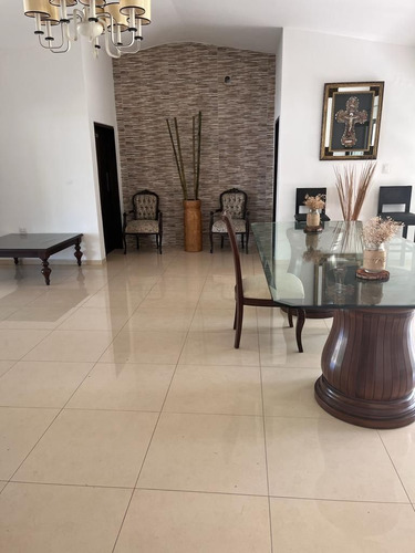 Casa En Renta Con Extenso Terreno Ideal Para Negocio Con Amplia Palapa