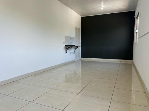 Kitnet Com 1 Quarto E 1 Banheiro