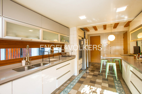 Casa En Venta San Carlos De Apoquindo / Paseo Los Domínicos