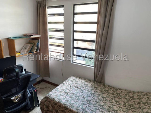Vendo Casa En Calle Cerrada Los Chorros 25-18391