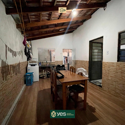 Casa De Esquina Com Comércio + Kitnet De Dois Andares