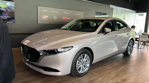 Mazda 3 Sdn Touring At Mhev // Kra 30 // Mcc