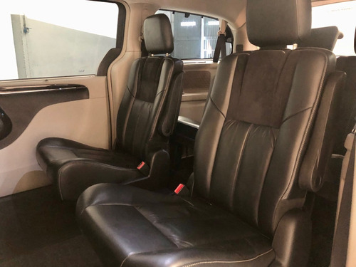Imagen 11 de 15 de Chrysler Town Country Limited 2013