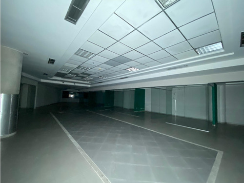 Millennium Los Dos Caminos. Venta Local Comercial 698,54mt2.