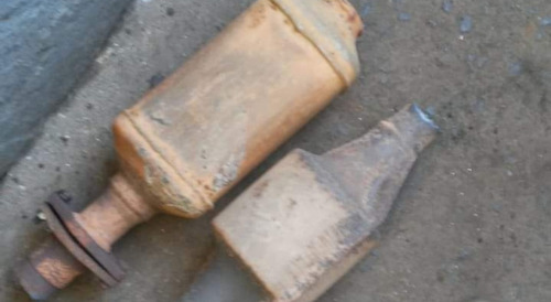 Imagem 2 de 2 de Compro Catalisador De Carro A Peça Ou O Pó Da Cerâmica