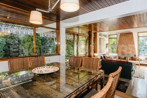 Casa Con Amplios Espacios Y Excelente Iluminación