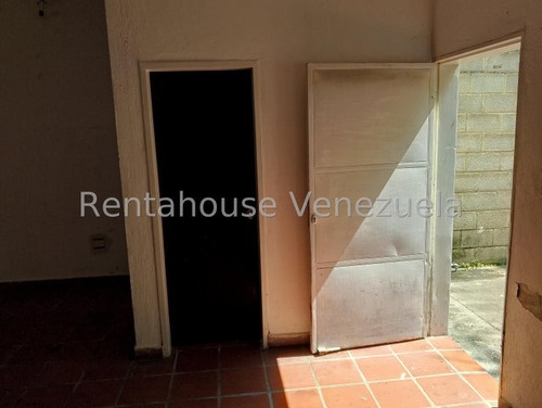 Rafael Gamarra Tu Asesor Inmobiliaro Alquila Comodo Y Amplio Local Comercial, En Plena Avenida Bolivar De Los Rastrojos. Amplio Estacionamiento, Alto Trafico Vehicular Y Peatonal. Baño Interno, Patio