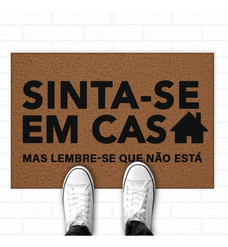 Tapete Capacho - Sinta-se Em Casa Mas Lembre-se Que Não Está Cor Dourado-escuro