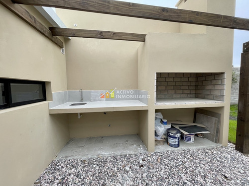 Venta Casa 715 Metros 3 Dormitorios + Patio Con Parrillero - Solymar