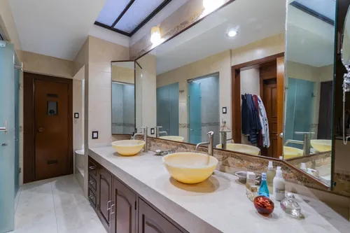 En Venta Casa En Rio Escondido Con Seguridad , A Pasos De Lomas Hipodromo