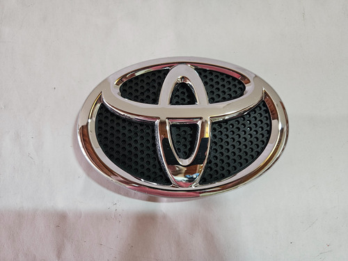 Emblema Parrilla Delantera Toyota Rav4 2016-2018 Original