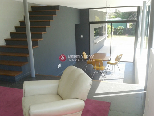 Casa En Venta En Zona Pinares, 2 Dormitorios- Ref: 7069